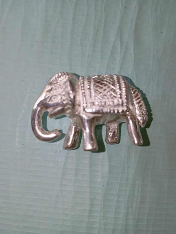 65 ग्राम शुद्ध चांदी (99.50%) से बना बिना जोड़ का हाथी ll pure silver jointless ELEPHANT ll with 99.50% hallmark