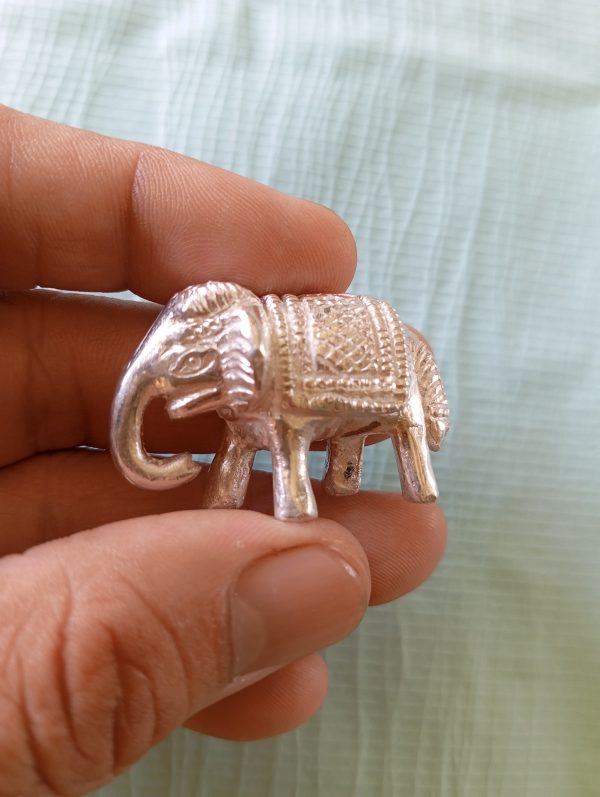 65 ग्राम शुद्ध चांदी (99.50%) से बना बिना जोड़ का हाथी ll pure silver jointless ELEPHANT ll with 99.50% hallmark - Image 5